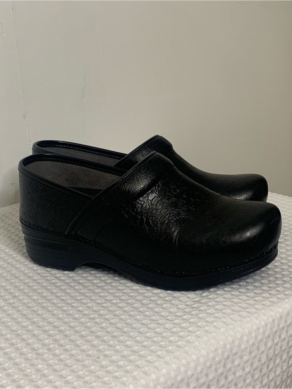 Dansko XP Black Embossed floral Leather Clogs size 37